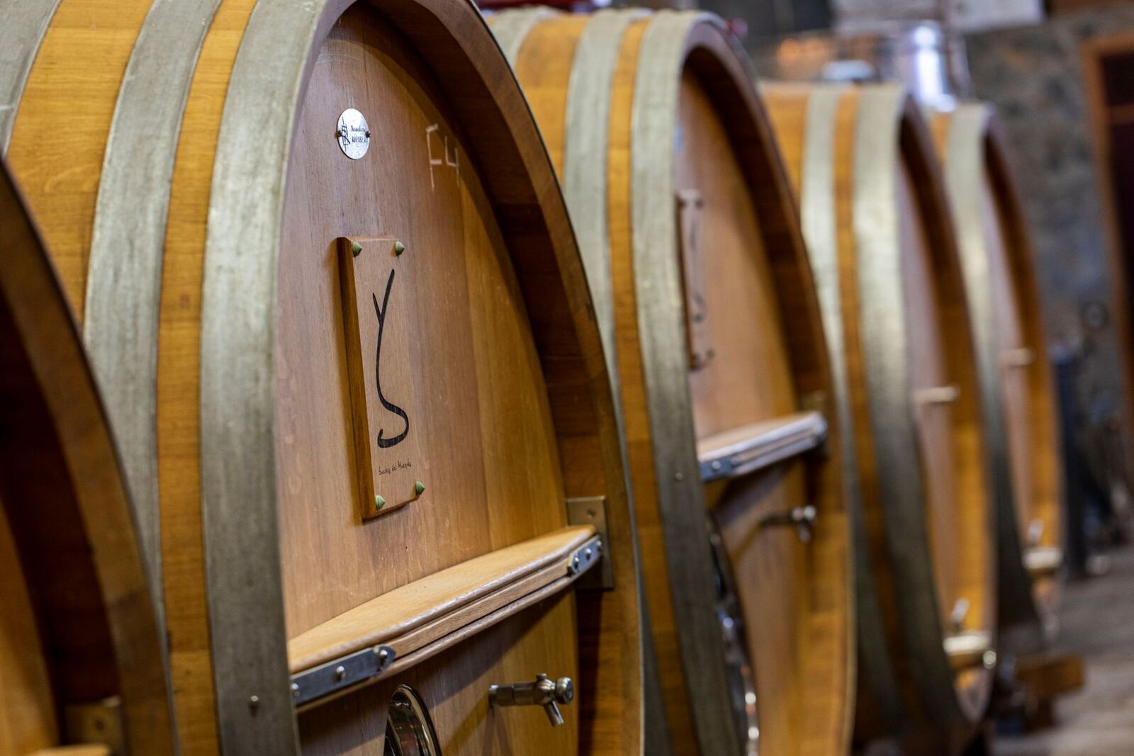 Fudres de madera en la sala de crianza