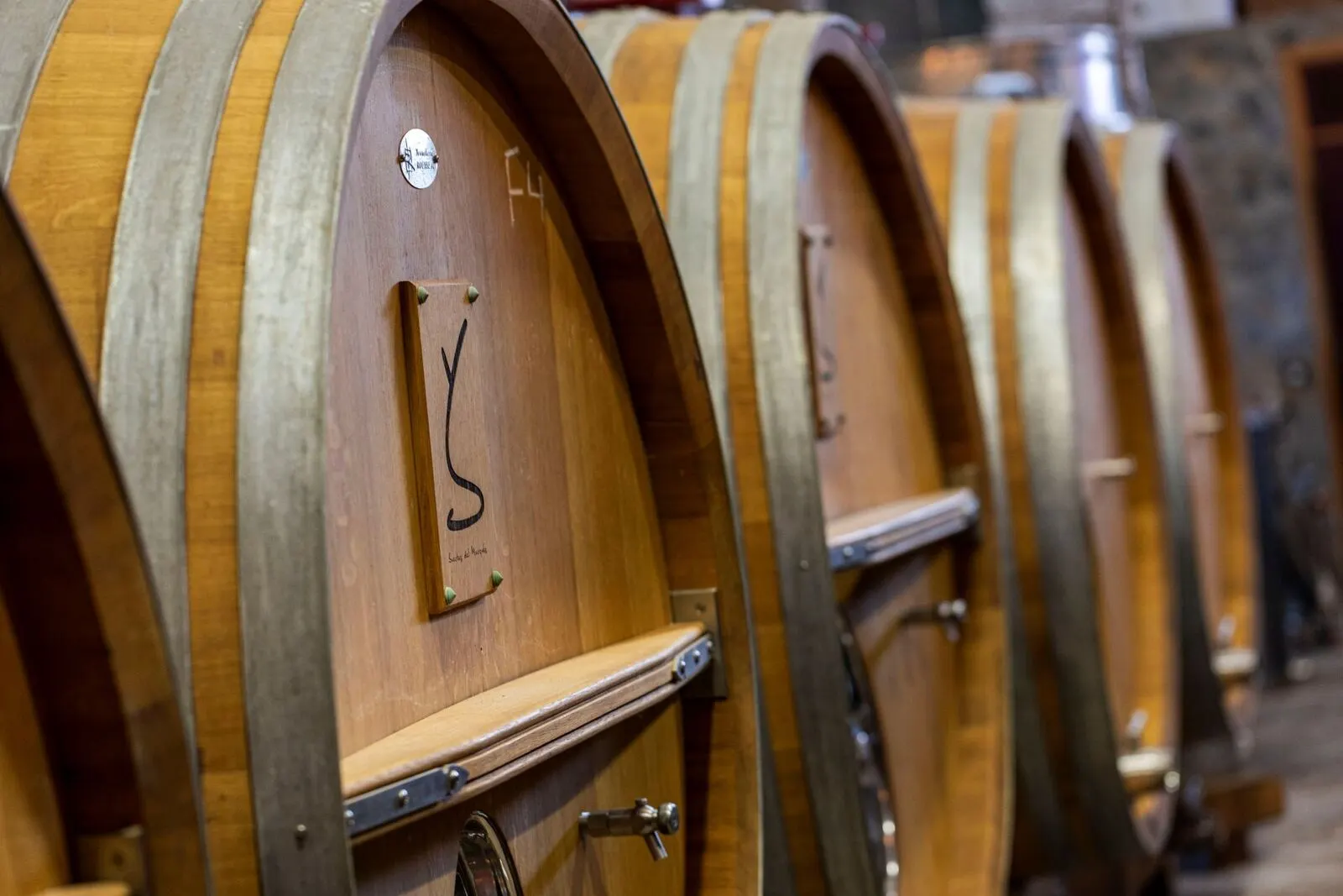 Fudres de madera en la sala de crianza