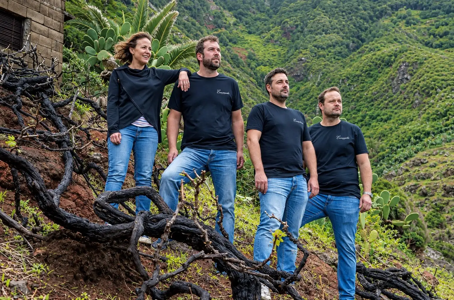 Los cuatro socios en un viñedo atlántico