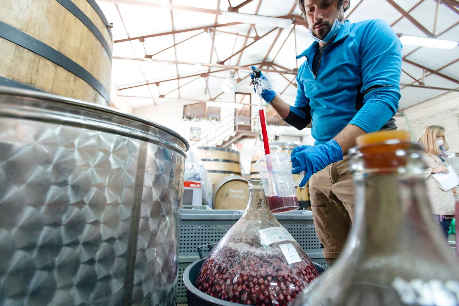 Maceración y crianza en la bodega de Gredos